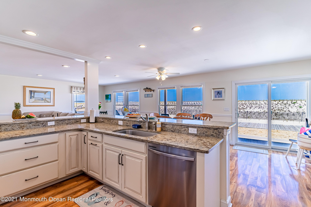1404 Oceanfront - Photo 32
