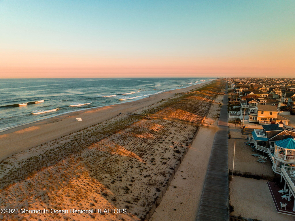 1404 Oceanfront - Photo 2