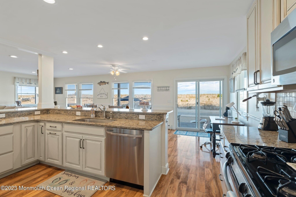 1404 Oceanfront - Photo 35
