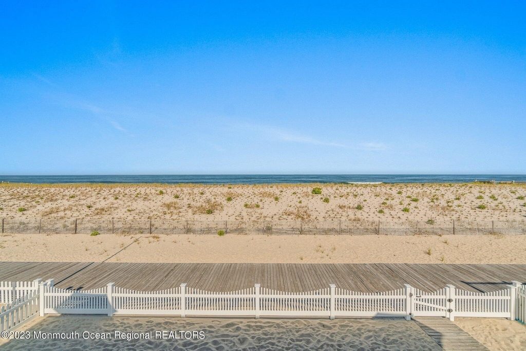 1404 Oceanfront - Photo 3