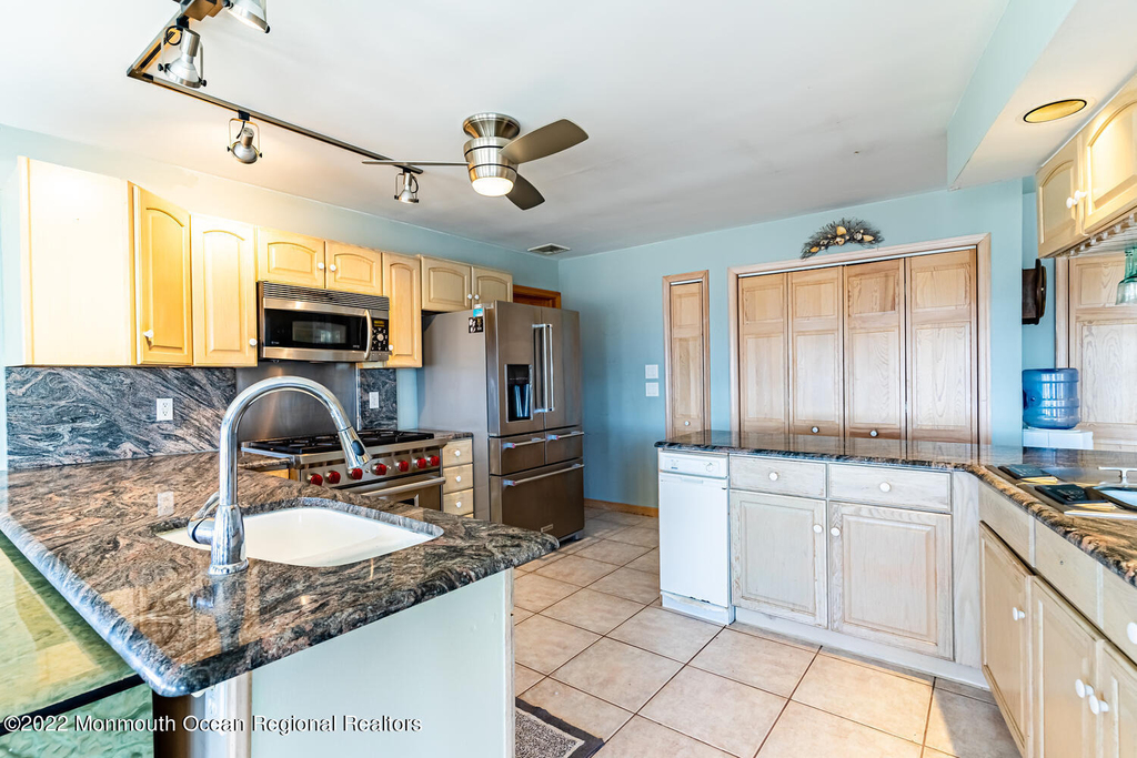 23 Harborside Drive W - Photo 10