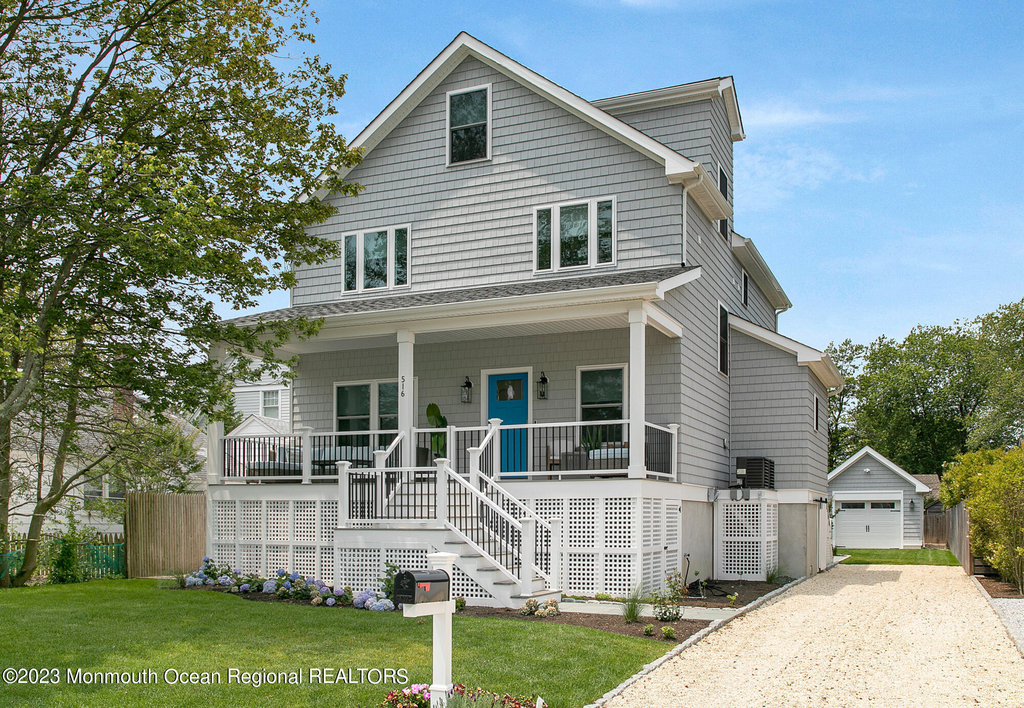 516 Club Drive - Photo 0