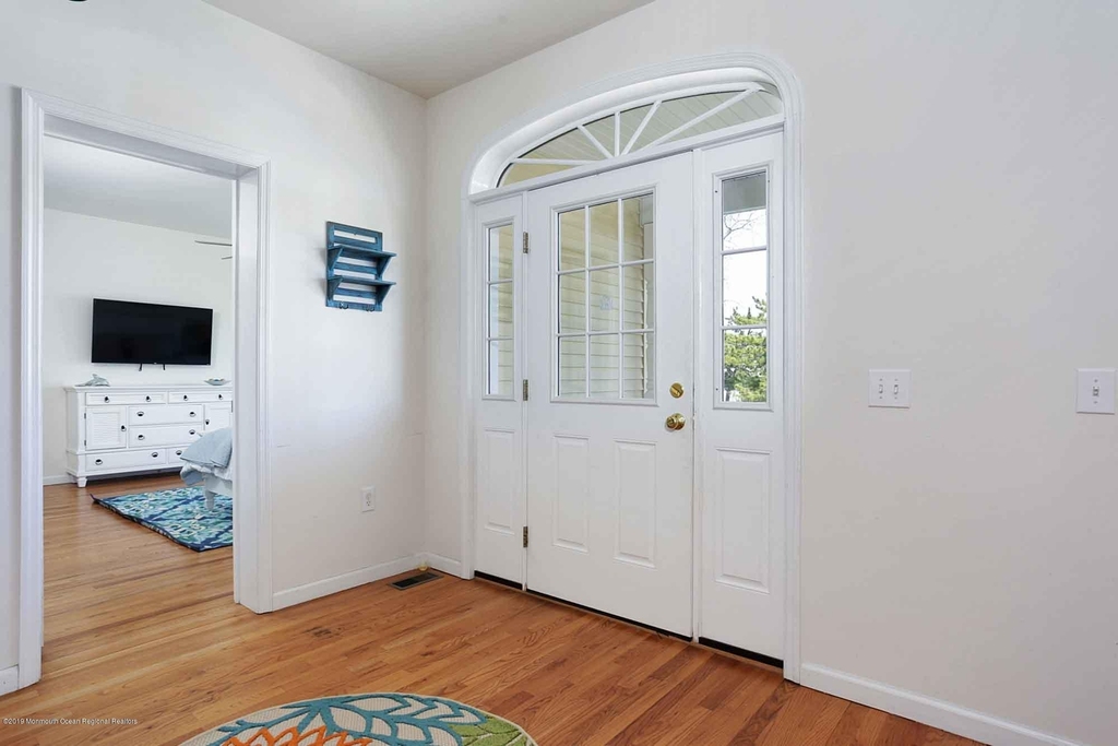 111 York Avenue - Photo 6