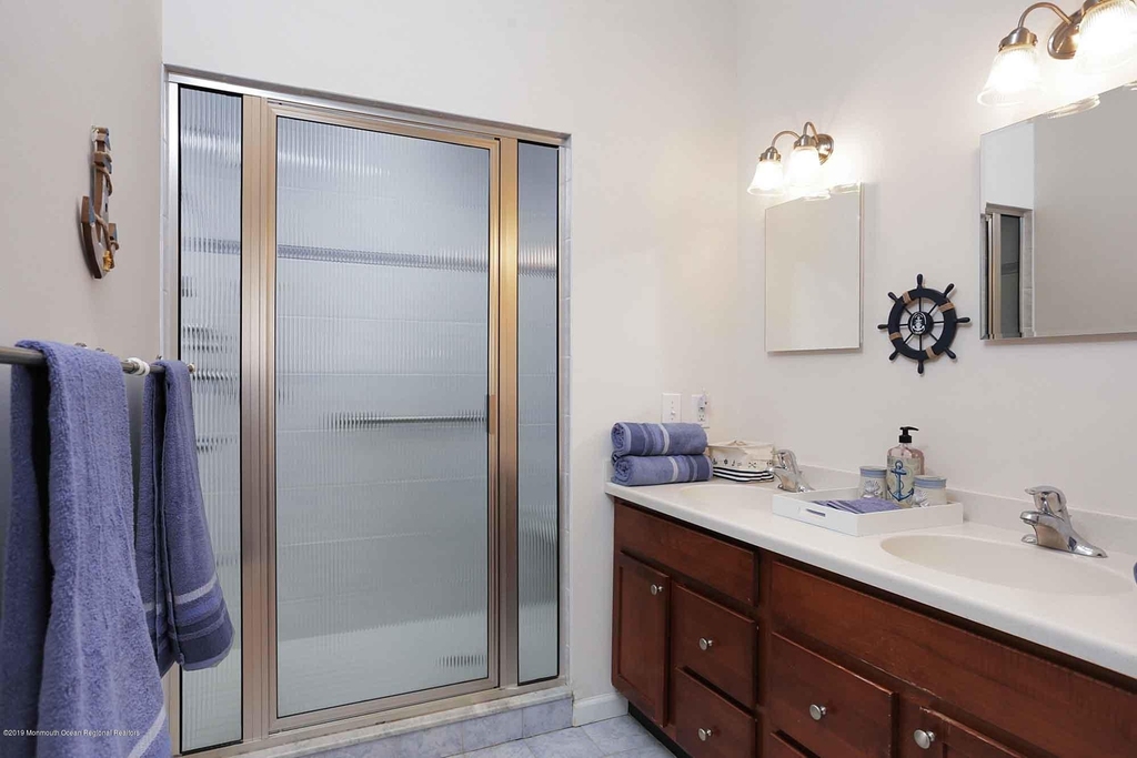 111 York Avenue - Photo 18