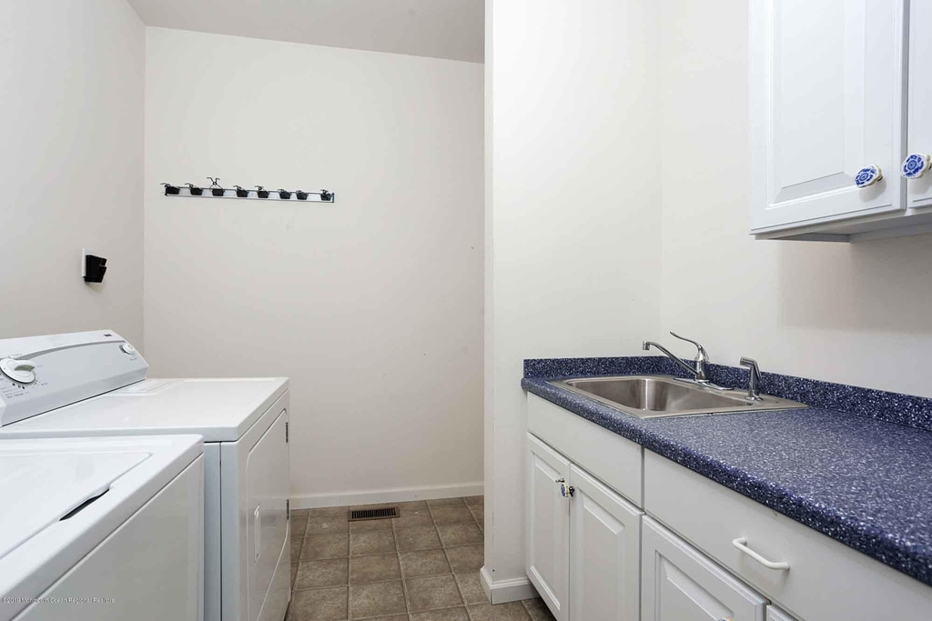 111 York Avenue - Photo 17