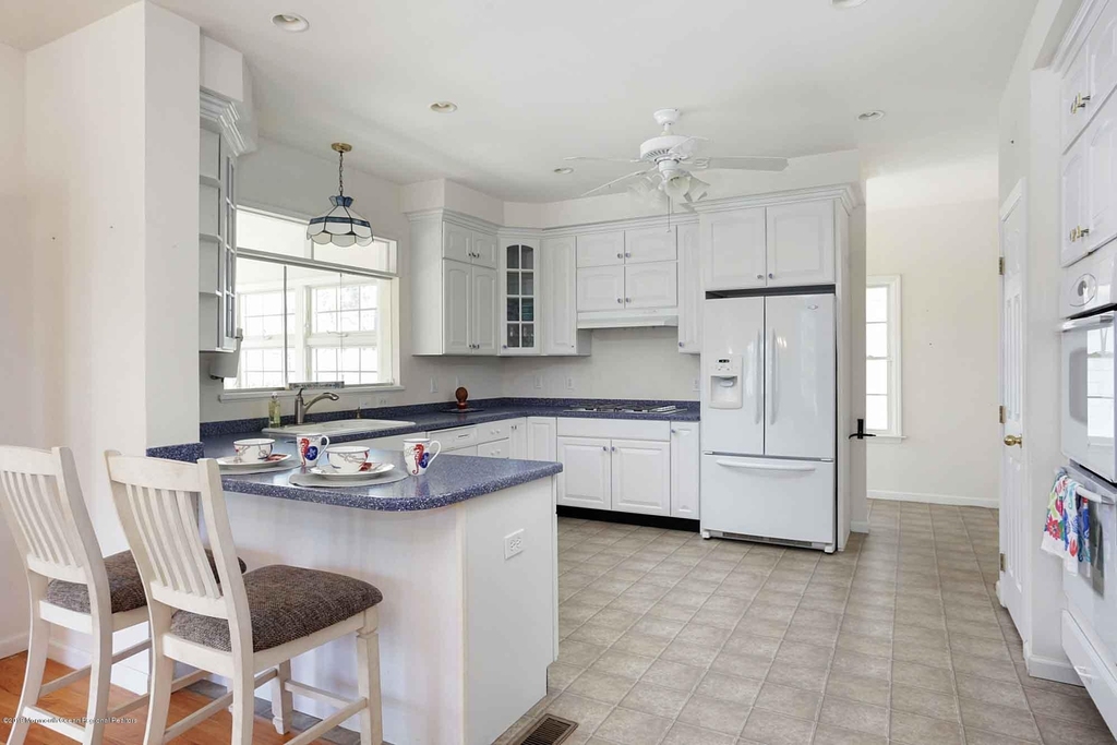 111 York Avenue - Photo 11