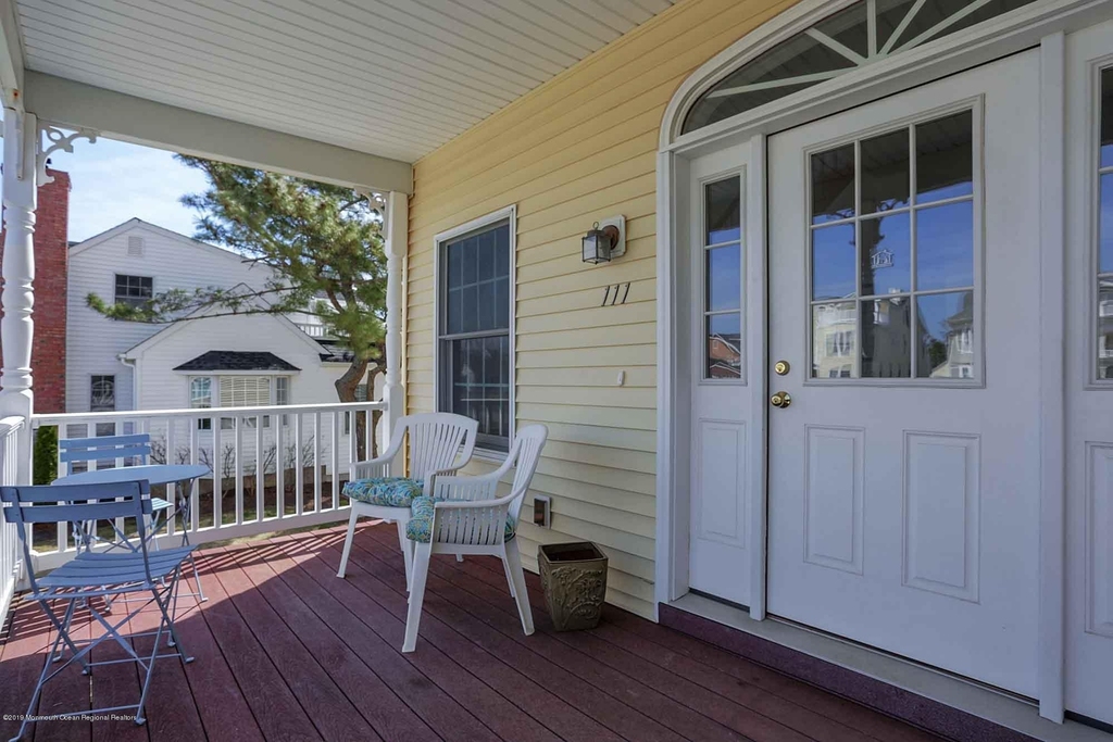 111 York Avenue - Photo 4