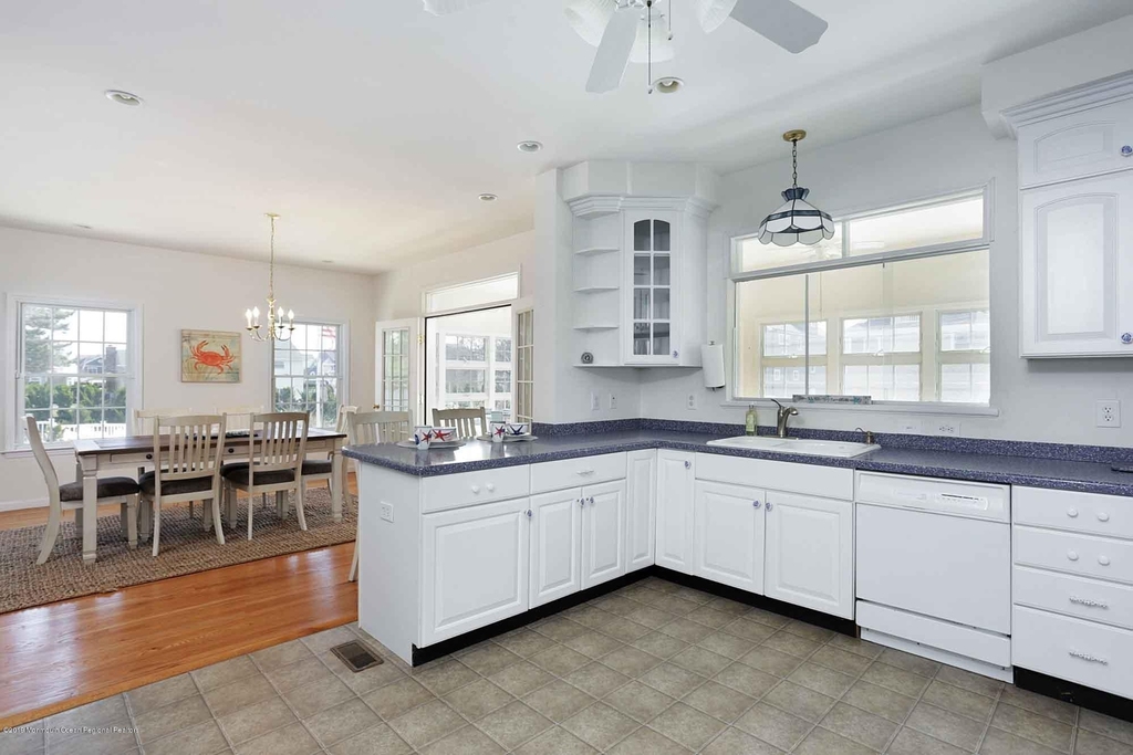 111 York Avenue - Photo 12