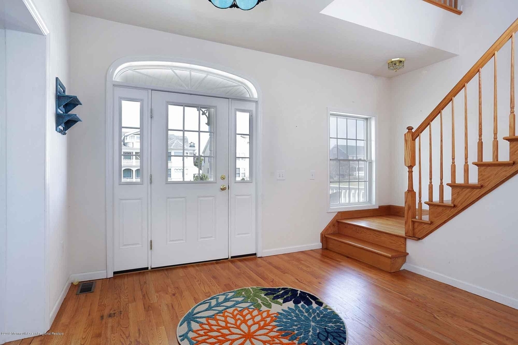 111 York Avenue - Photo 5