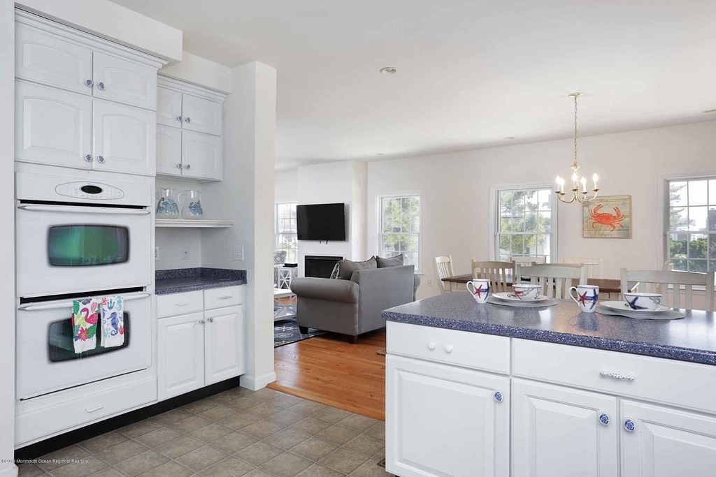 111 York Avenue - Photo 13
