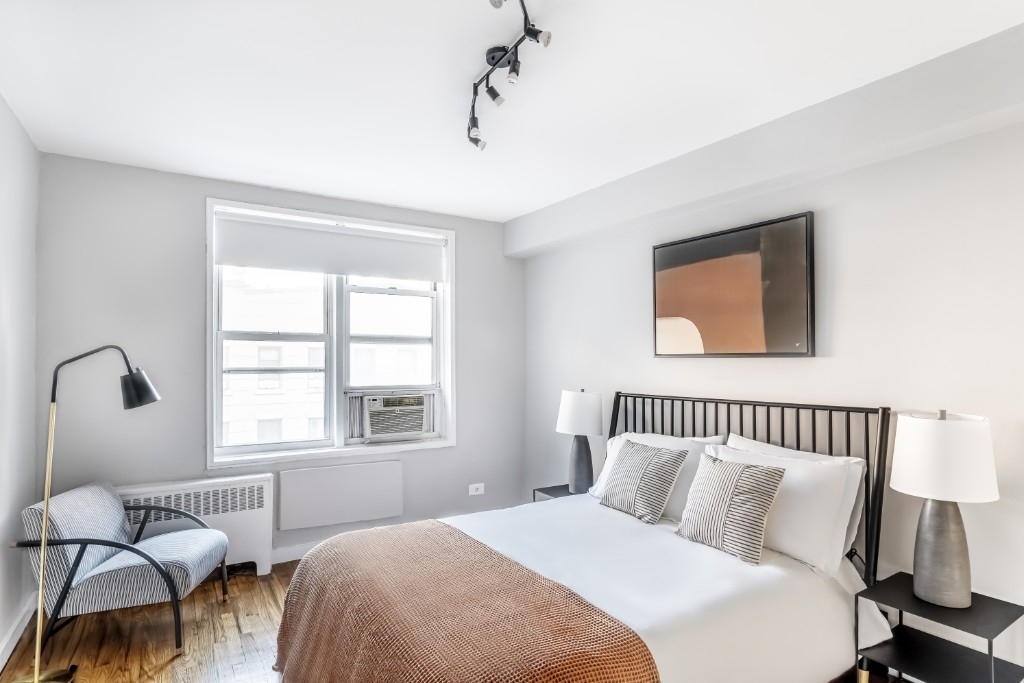 East 58th Street - Photo 5