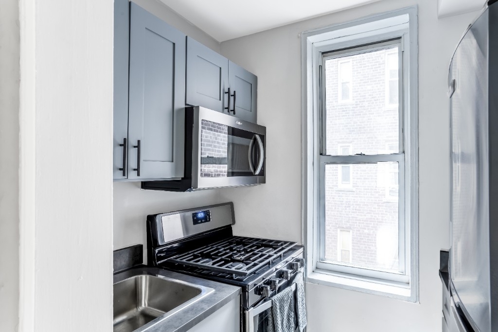 East 58th Street - Photo 2