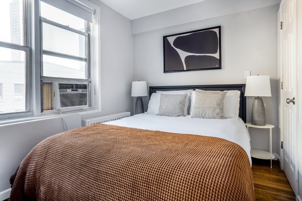 East 58th Street - Photo 3