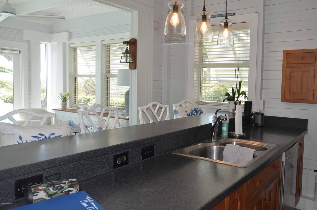 704 Ocean Front - Photo 13