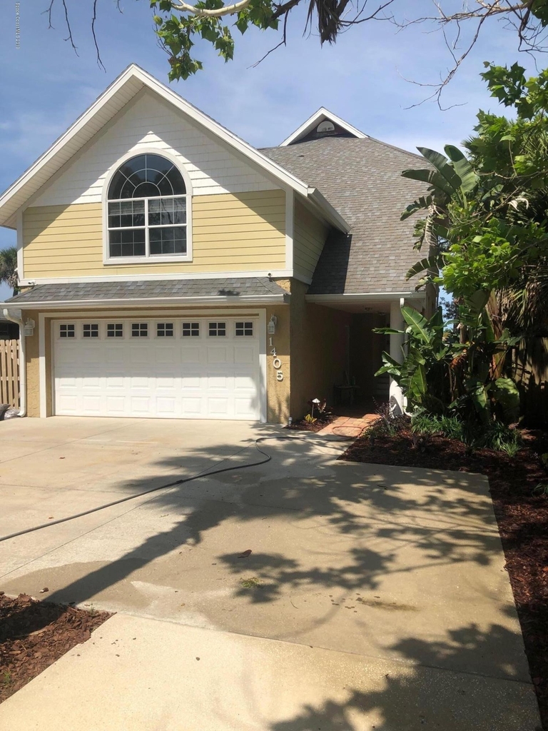 1405 S Riverside Drive - Photo 1