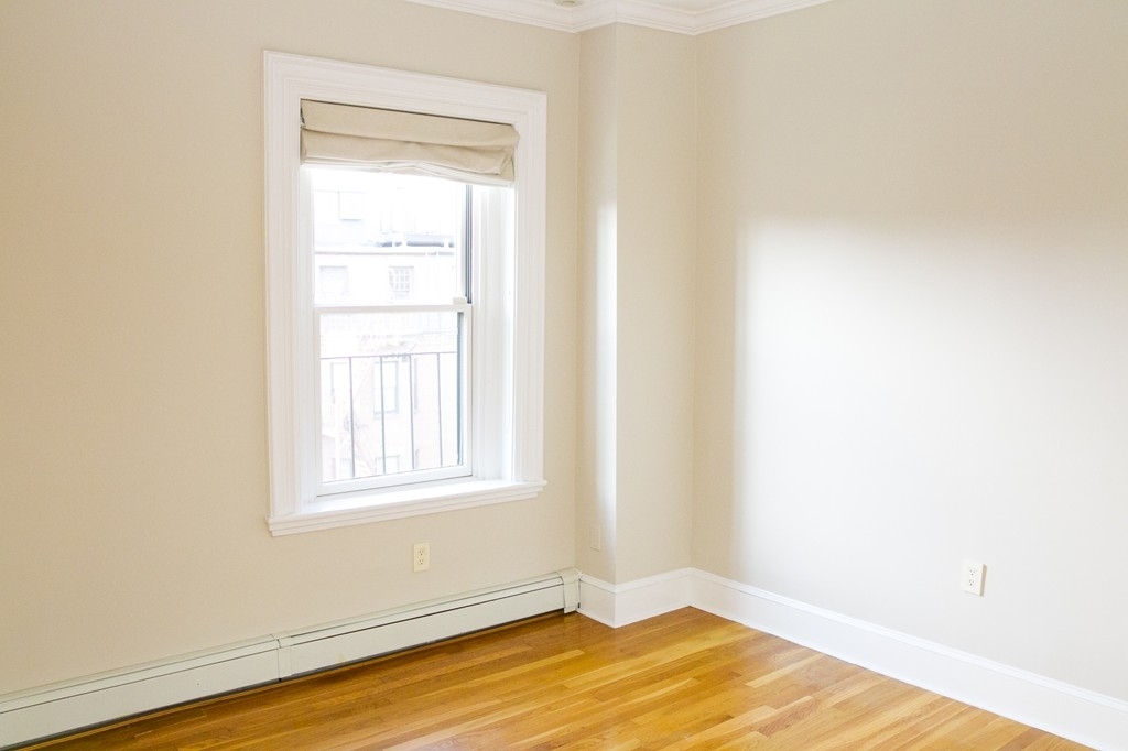 319 Marlborough St - Photo 19