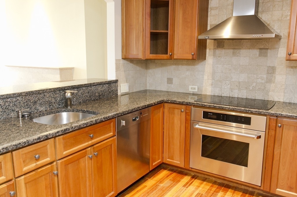 319 Marlborough St - Photo 2