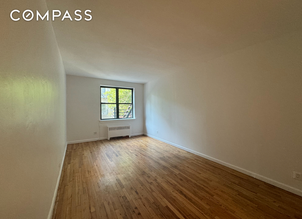 445 W 48th St - Photo 7