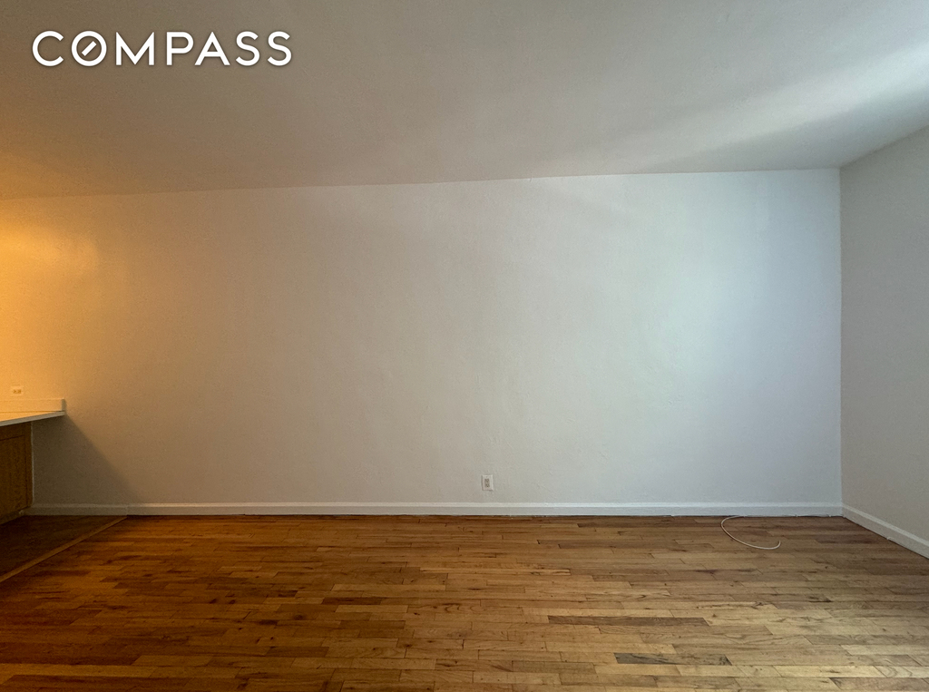 445 W 48th St - Photo 12