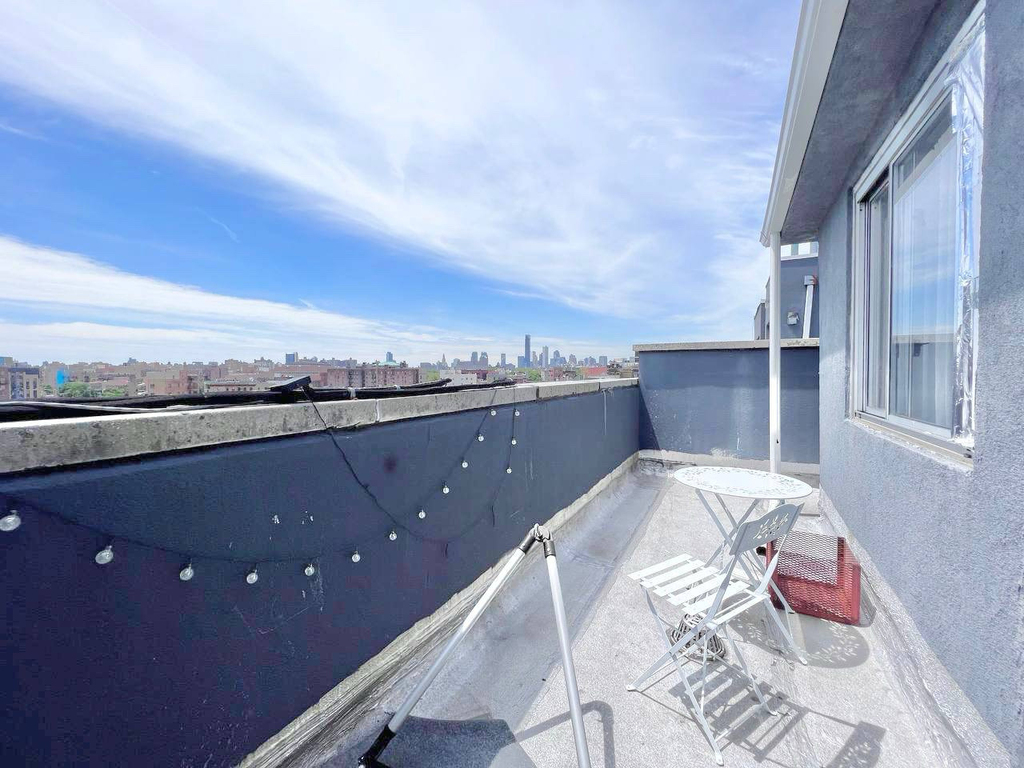 16 Meserole Street - Photo 0
