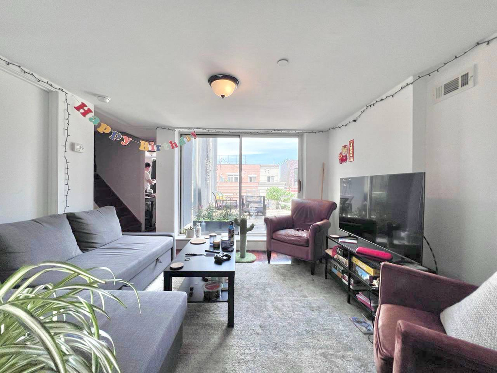 16 Meserole Street - Photo 10