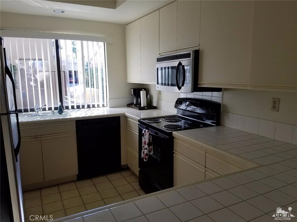 76668 Chrysanthemum Way - Photo 5