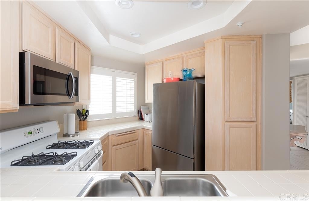 600 N The Strand - Photo 11