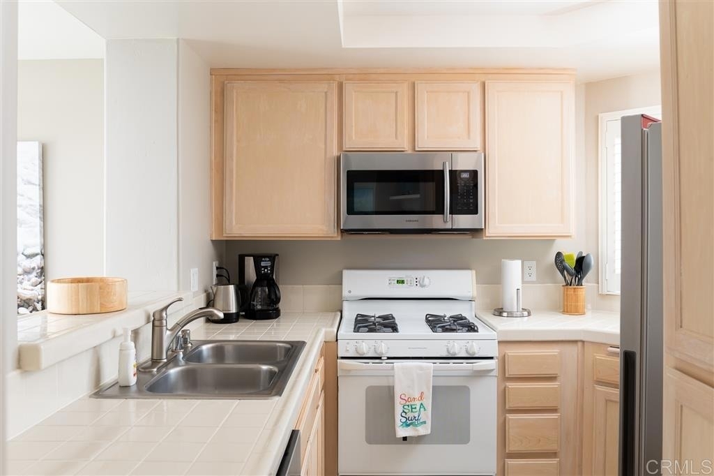 600 N The Strand - Photo 10