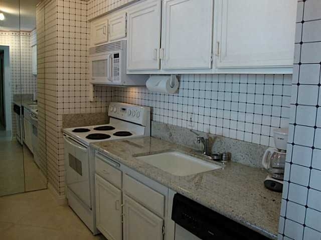 1760 Avenida Del Mundo - Photo 2