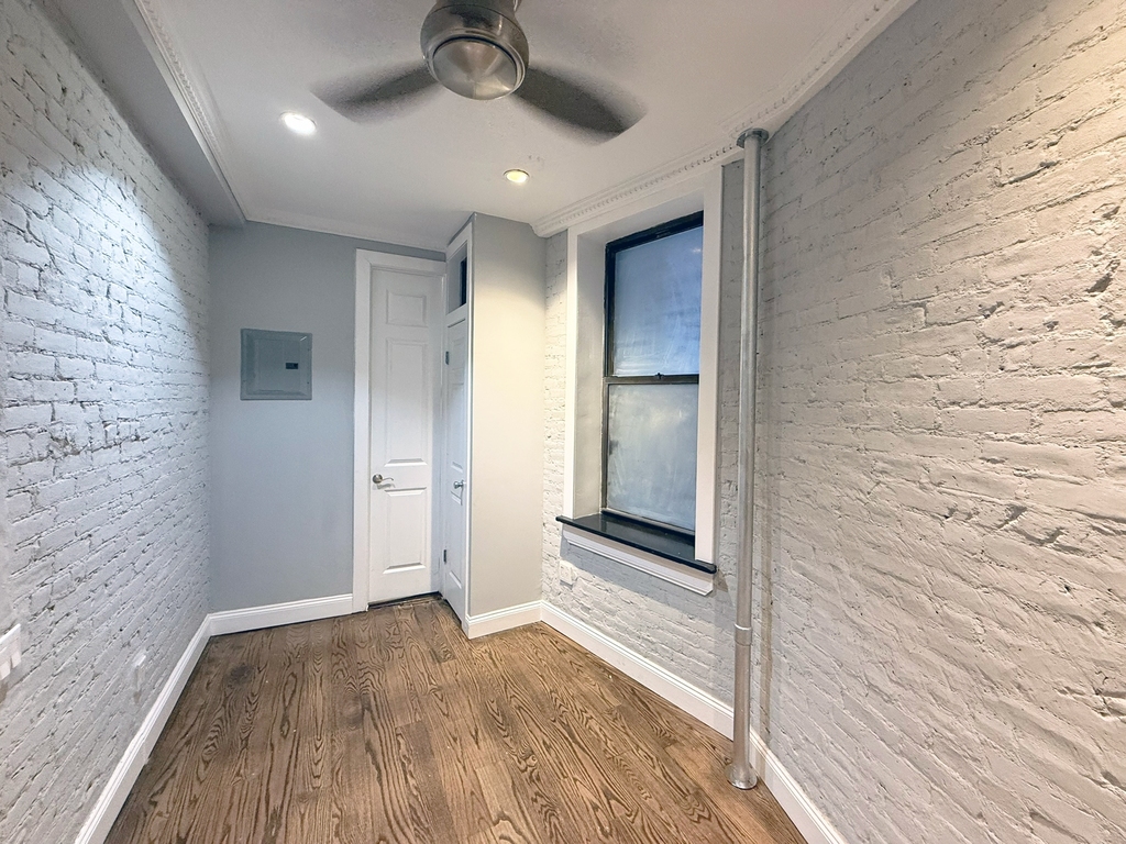 326 East 35th Street - Photo 3