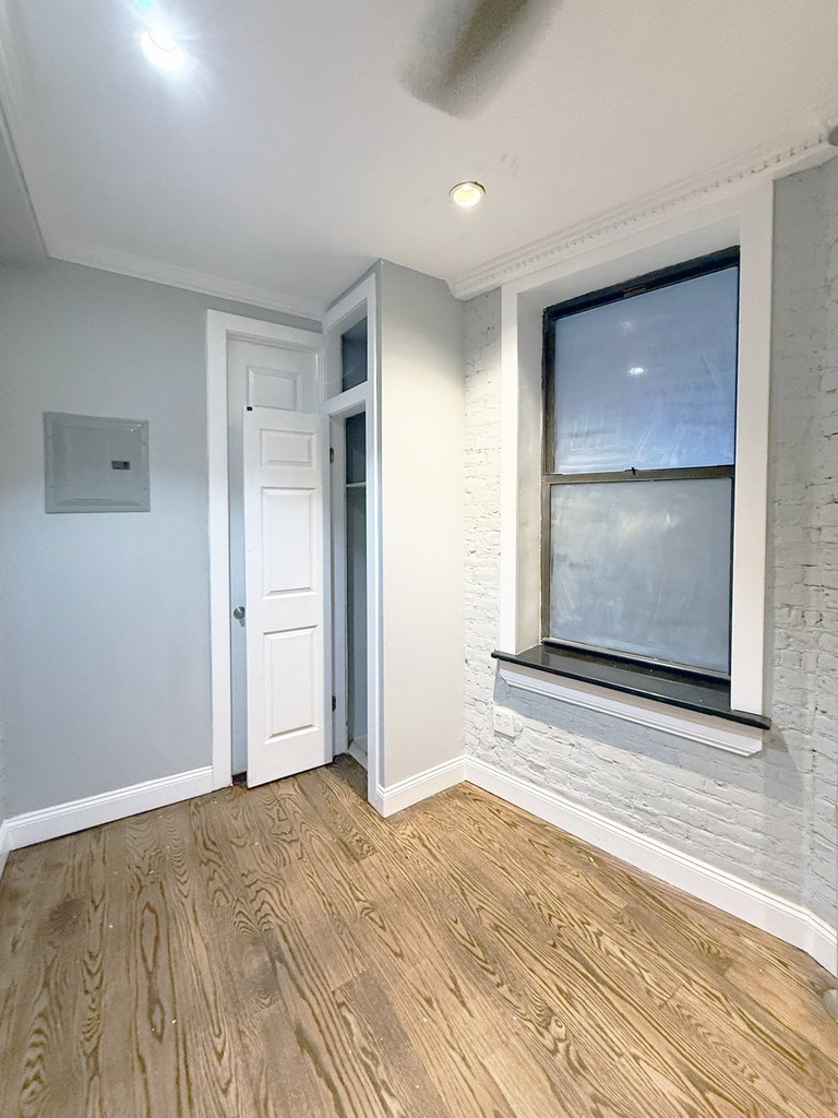 326 East 35th Street - Photo 4