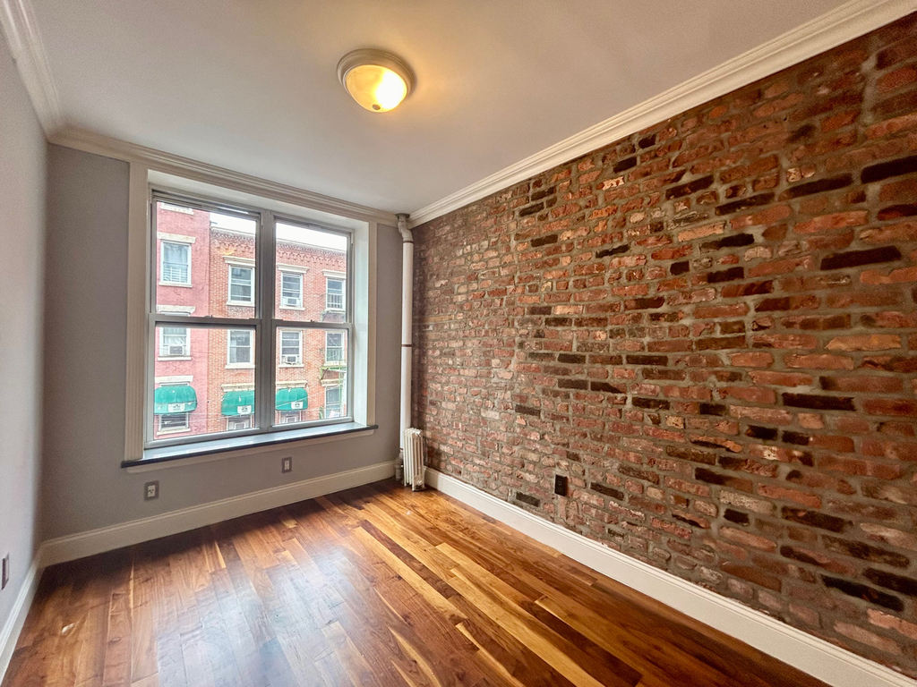 Mulberry Street - Photo 2