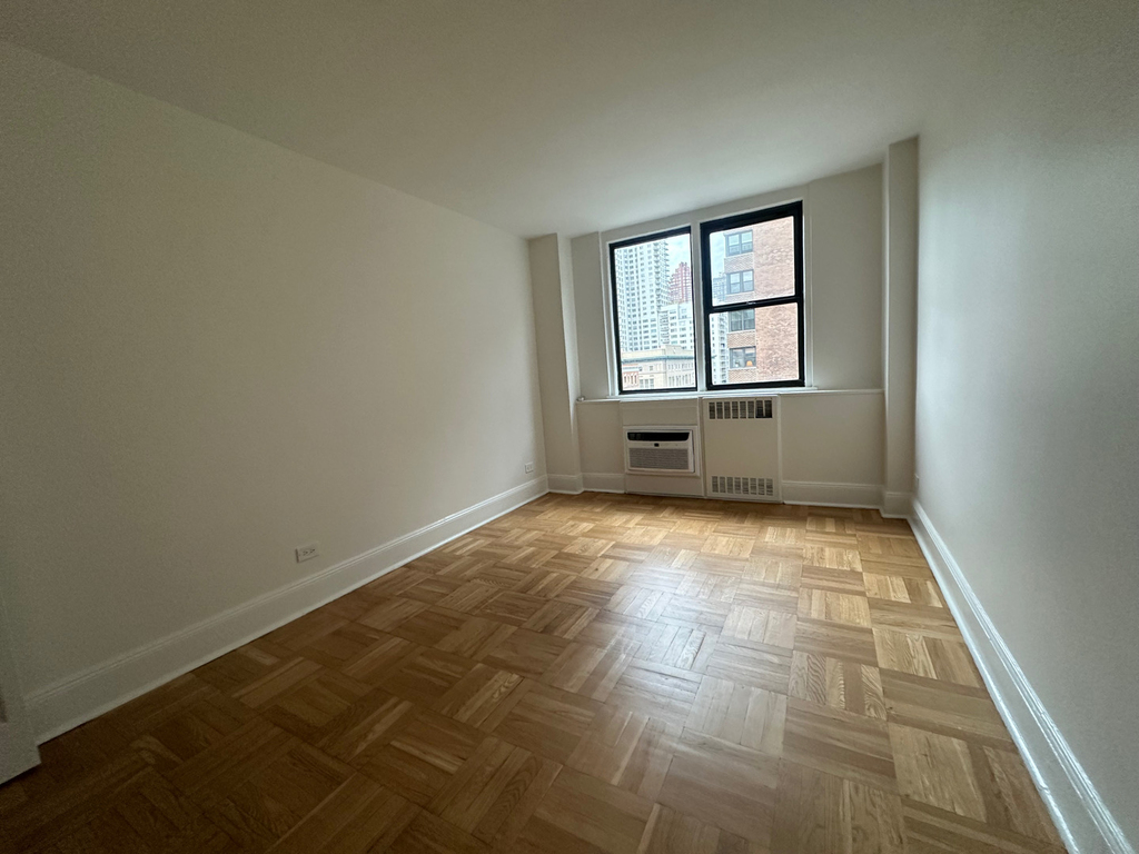 435 East 79th Street - Photo 7