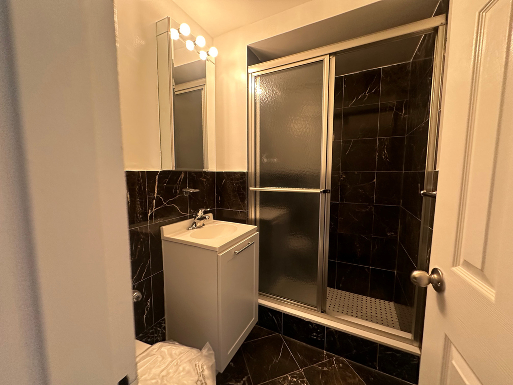 435 East 79th Street - Photo 10