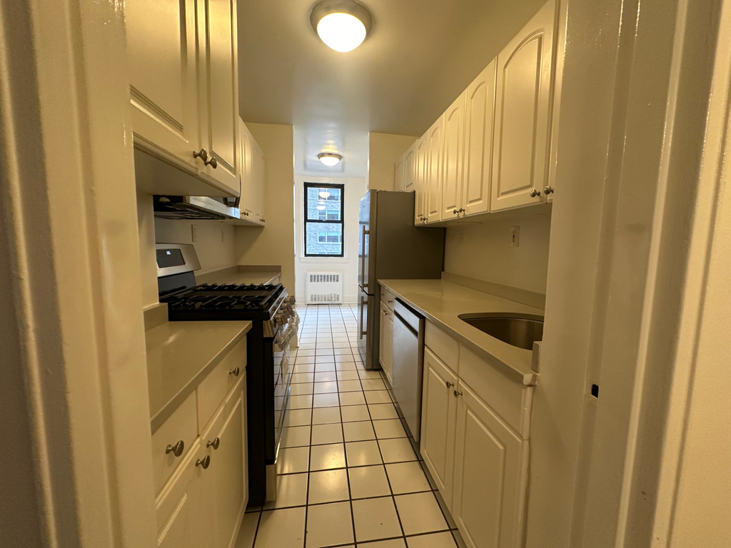 435 East 79th Street - Photo 4