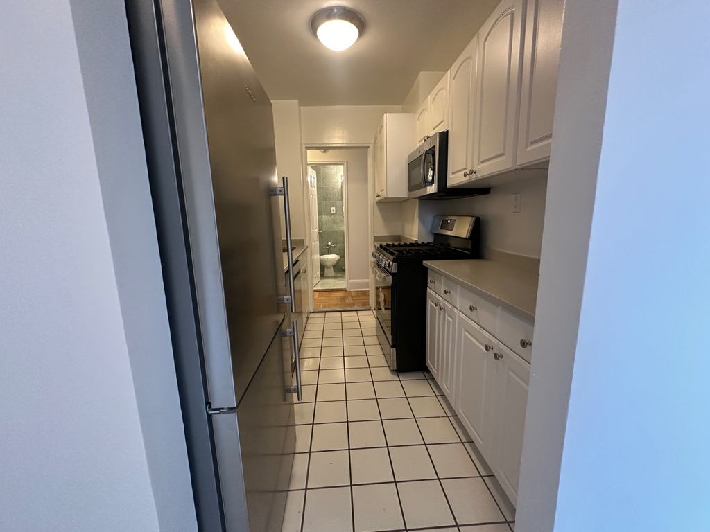 435 East 79th Street - Photo 5
