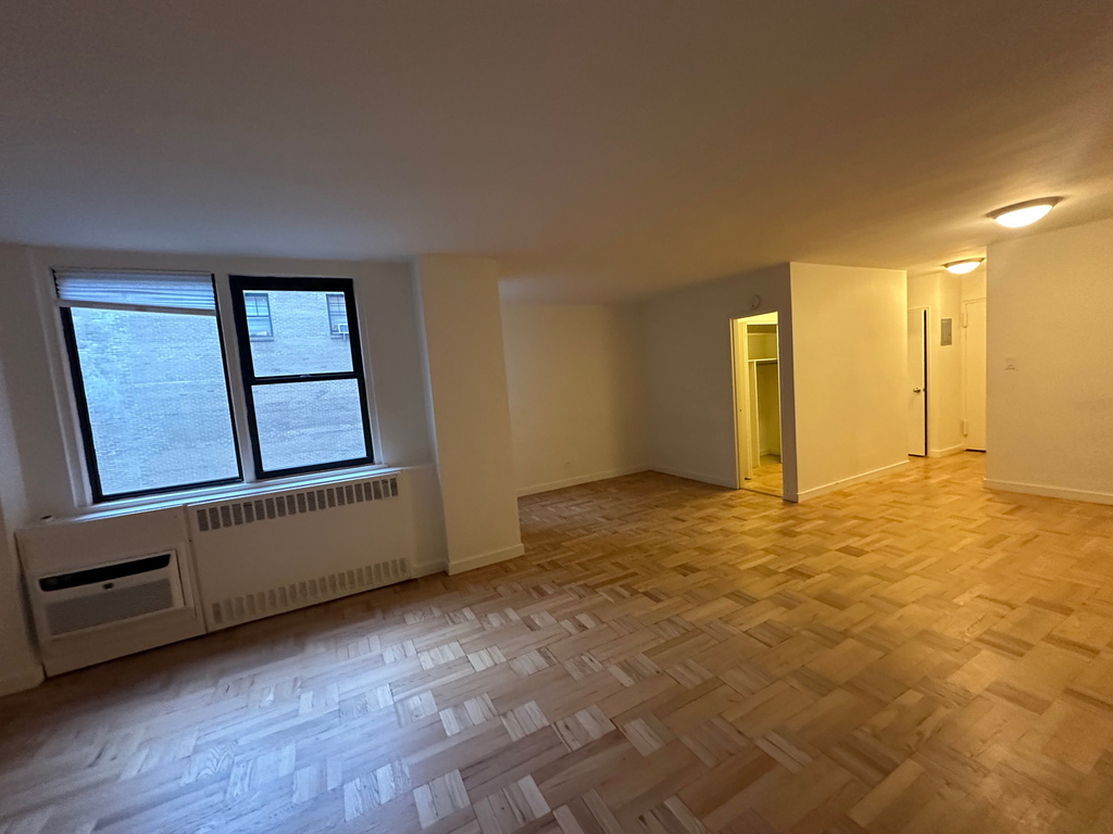 435 East 79th Street - Photo 2