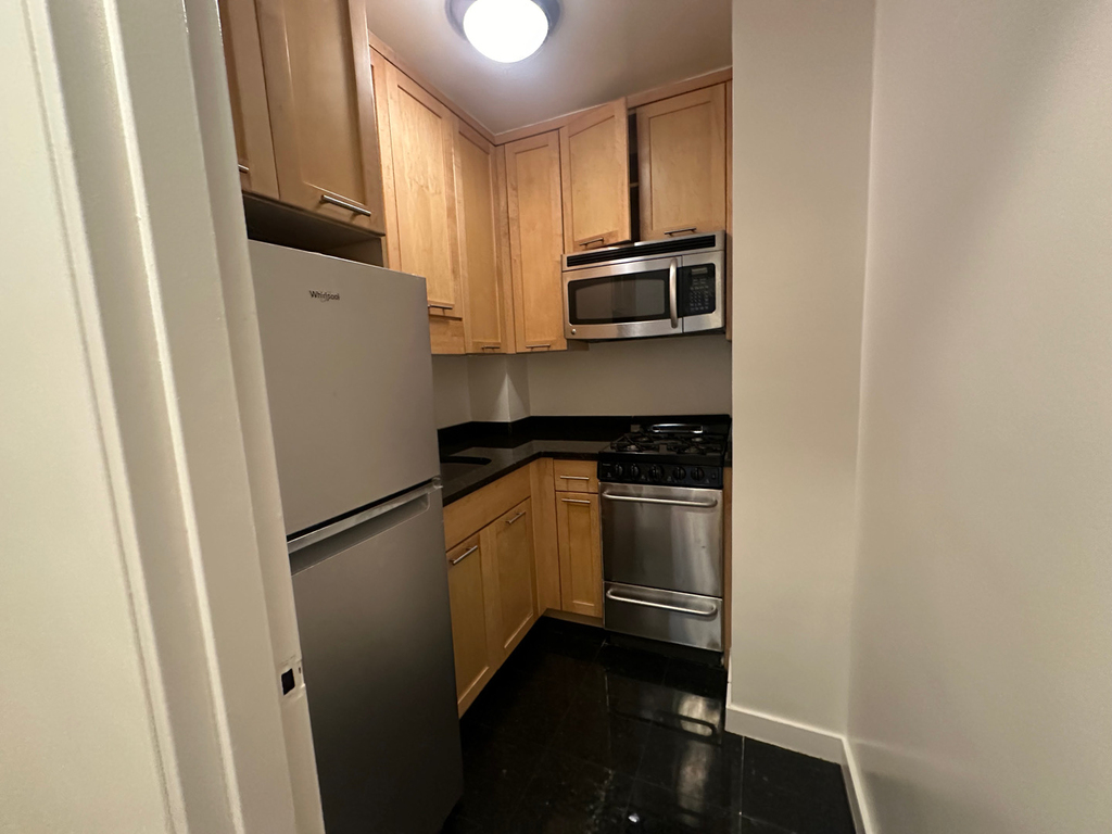 435 East 79th Street - Photo 3