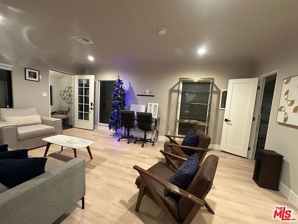 641 N Vista Street - Photo 1