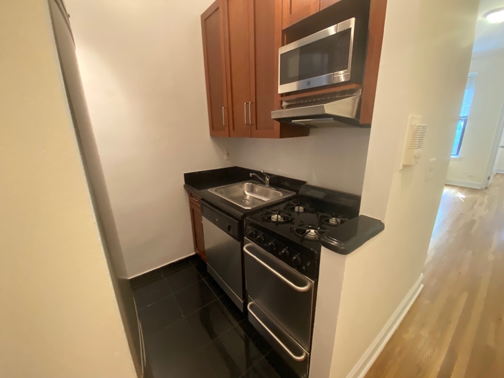 East 83rd Street - Photo 6