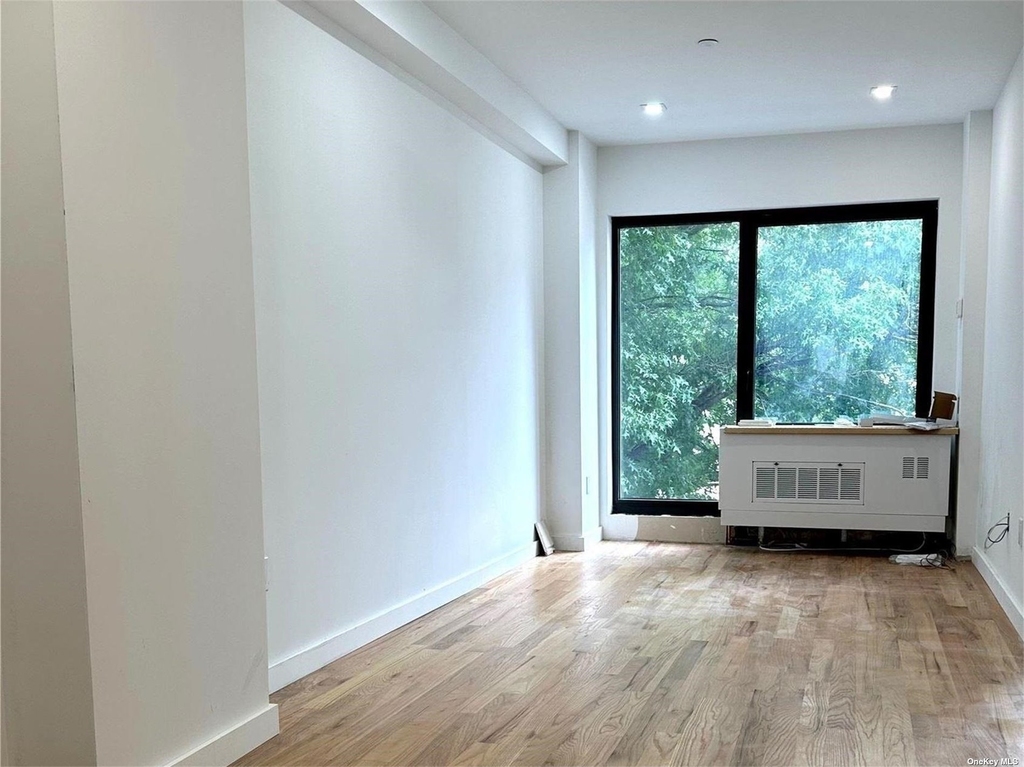 444 Graham Avenue - Photo 0