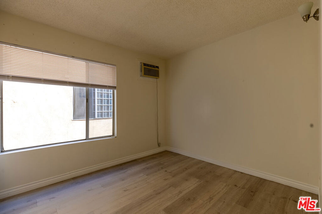 1418 S Bentley Avenue - Photo 9
