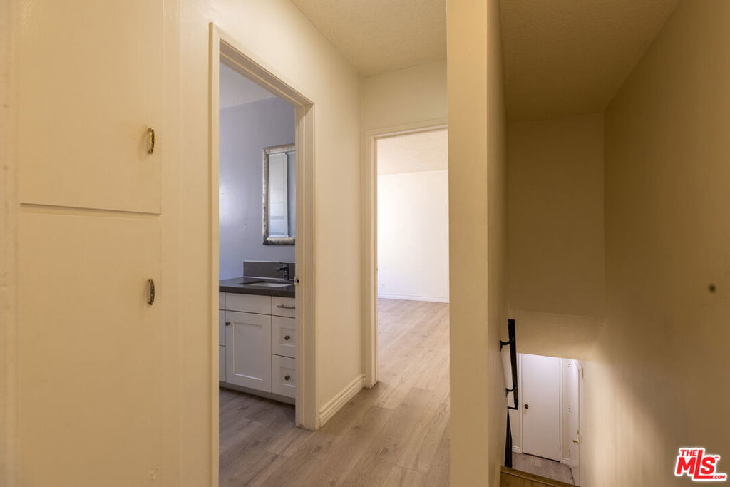 1418 S Bentley Avenue - Photo 11