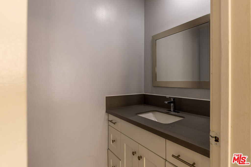 1418 S Bentley Avenue - Photo 8