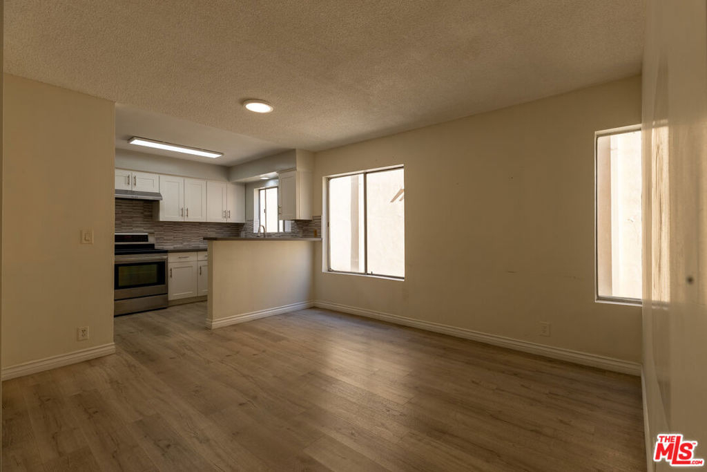 1418 S Bentley Avenue - Photo 5
