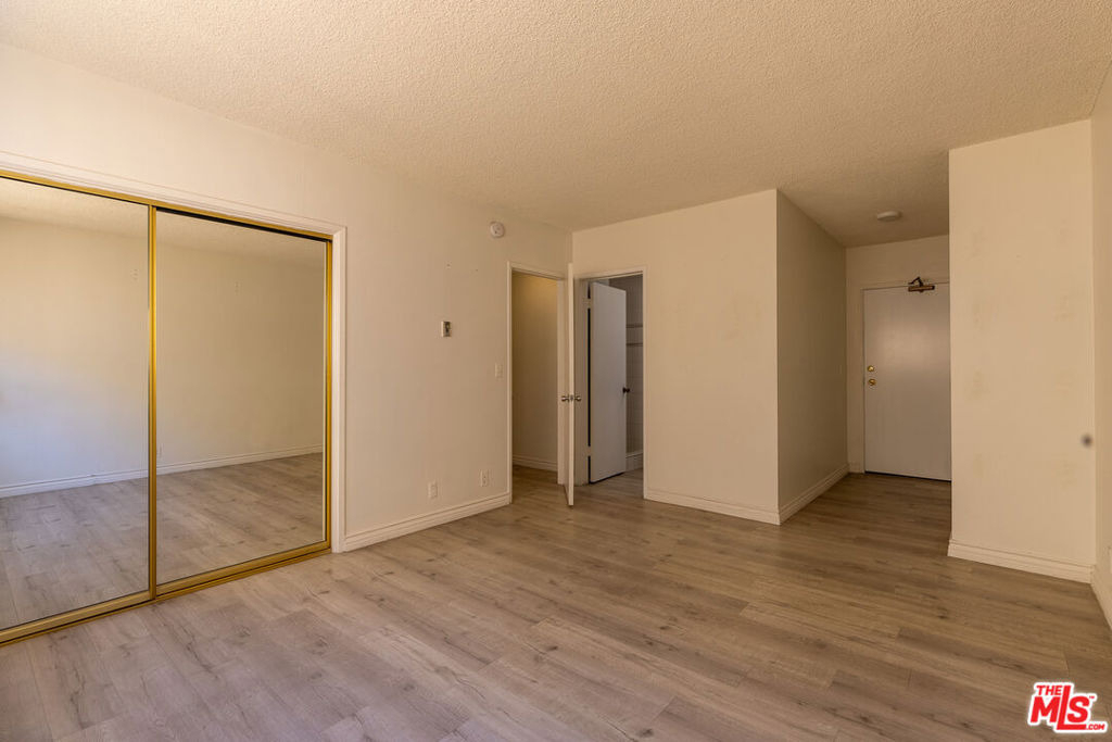 1418 S Bentley Avenue - Photo 17
