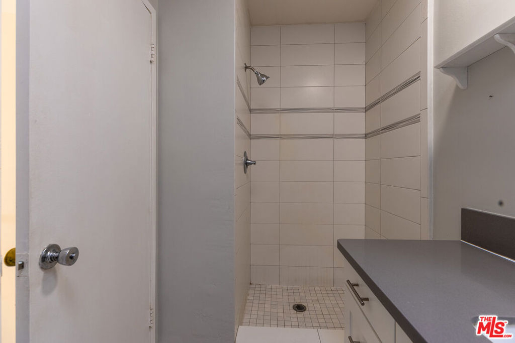 1418 S Bentley Avenue - Photo 19