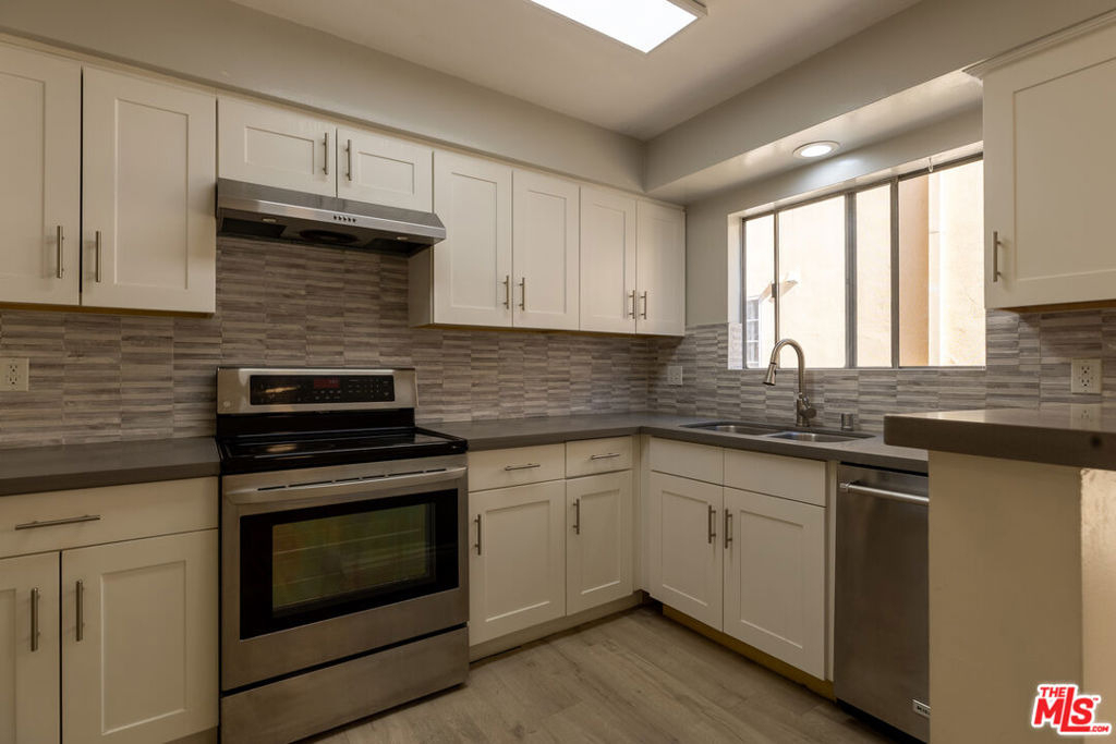 1418 S Bentley Avenue - Photo 6