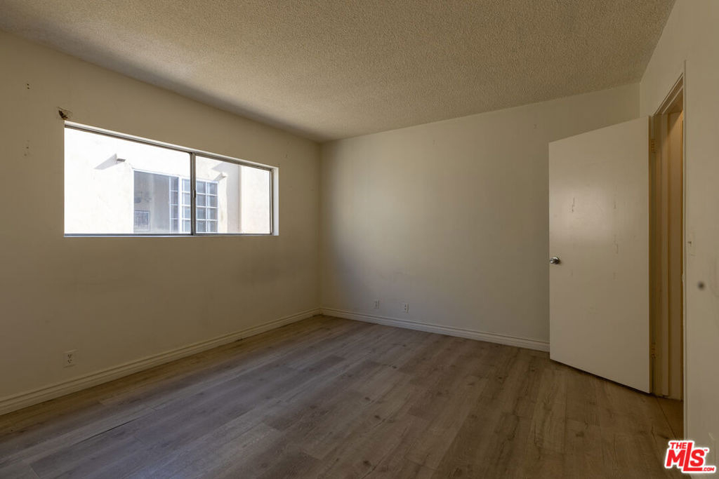 1418 S Bentley Avenue - Photo 12