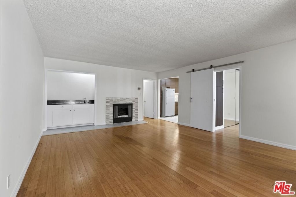 1033 6th Street - Photo 1